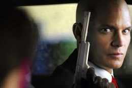 Agent 47 (Timothy Olyphant) steht mit dem R&uuml;cken zur Wand. Wer ist f&uuml;r die politische Intrige verantwortlich, in die der Auftragskiller geraten ist?