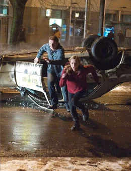 Gemeinsam mit der illegal in Deutschland lebenden Taxifahrerin Gina (Diane Kruger) fl&uuml;chtet Dr. Martin Harris (Liam Neeson) durch Berlin.