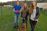 Jeder Spaziergang mit dem gro&szlig;en Mischlings-R&uuml;den "Aiko" ist eine Zitterpartie. Nicht nur f&uuml;r Pamela (46, M.), sondern erst recht f&uuml;r ihre Kinder Anika und Max.