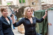 Linda Hamilton (Harriet Rowntree), Emilie de Ravin (Francesca Romero).