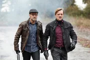 Die totgeglaubten Ex-Polizisten Kowalsky (Christoph Domanski, l.) und Schuster (Patrick von Blume) wurden damit beauftragt, die Kommissare aus dem Weg zu schaffen... Die totgeglaubten Ex-Polizisten Kowalsky (Christoph Domanski, l.) und Schuster (Patrick von Blume) wurden damit beauftragt, die Kommissare aus dem Weg zu schaffen...