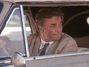 Lt. Columbo (Peter Falk) in seinem Peugeot aus den 50ern. Lt. Columbo (Peter Falk) in seinem Peugeot aus den 50ern.