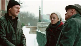 Dr. Martin Harris (Liam Neeson, li.) mit Gina (Diane Kruger) und Ernst J&uuml;rger (Bruno Ganz, re.)