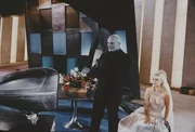 Fantomas (Jean Marais, li.) entführt Hélènes (Mylène Demongeot) Bruder, damit sie "freiwillig" bei ihm bleibt. Fantomas (Jean Marais, li.) entführt Hélènes (Mylène Demongeot) Bruder, damit sie "freiwillig" bei ihm bleibt.