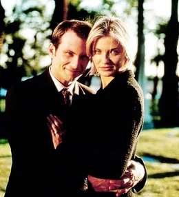 Robert (Christian Slater) ein Msrder? Laure (Cameron Diaz) ist nicht sonderlich Yberrascht. Er ist eben ein "Bad Boy"...