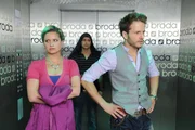 Im Beisein von Maik (Sebastian König, M.) versucht Enrique (Jacob Weigert, r.) sich bei Mia (Josephine Schmidt, l.) zu erklären ... Im Beisein von Maik (Sebastian König, M.) versucht Enrique (Jacob Weigert, r.) sich bei Mia (Josephine Schmidt, l.) zu erklären ...
