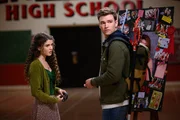 Veronica (Mellany Barros, l.); Billy Whitman (Burkely Duffield, r.)