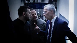 Wolodimir Selenskyj (l.) und Jens Stoltenberg (r.)  +++ Die Verwendung des sendungsbezogenen Materials ist nur mit dem Hinweis und Verlinkung auf RTL+ gestattet. +++
