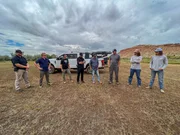 Erik Bard (l.), Thomas Winterton (m.), Jim Royston (4.v.r.), Travis Taylor (3.v.r.), Bryant 'Dragon' Arnold (r.)