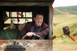 Johnny Knoxville (Connor Watts).