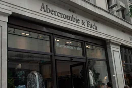 Die US-Modemarke Abercrombie & Fitch gilt um die Jahrtausendwende als Topmarke unter Jugendlichen.