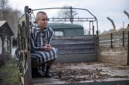 Konzentrationslager Auschwitz Birkenau. Eine KZ-Insassin auf der Ladefl&auml;che eines LKW.
