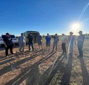 Travis Taylor (4.v.r.), Thomas Winterton (2.v.r.), Bryant 'Dragon' Arnold (r.)