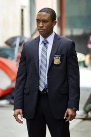 Hat ein skrupelloser Galerist zwei obdachlose Kriegsveteranen umgebracht, um deren Streetart ausstellen und verkaufen zu k&ouml;nnen? Det. Barry Frost (Lee Thompson Young) steht vor einem R&auml;tsel.