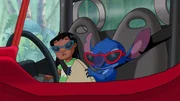 Lilo (l.), Stitch (r.). Lilo (l.), Stitch (r.).
