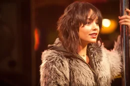 Cindy Paulsen (Vanessa Hudgens) ist ins Zuh&auml;lter-Milieu von Anchorage abgedriftet und schwebt in Lebensgefahr.