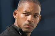 Drei Jahre, nachdem ein t&ouml;dlicher Virus fast alles Leben ausl&ouml;schte, lebt Biologe Robert Neville (Will Smith) als letzter &uuml;berlebender Mensch in New York ...