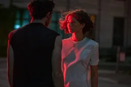 Patrick (Josh O'Connor, l.) und Tashi (Zendaya, r.) f&uuml;hren eine komplizierte Fernbeziehung, die nicht von Dauer ist.