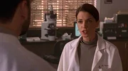 Dr. Sarah Conover (Annabella Sciorra) will den Nobelpreis gewinnen - koste es, was es wolle.