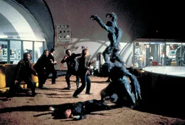 icht immer kommt alles Gute von oben: In der Ein&ouml;de von Arizonas W&uuml;ste schl&auml;gt ein riesiger Meteorit ein. Dieser bringt eine au&szlig;erirdische Lebensform auf die Erde, die &auml;u&szlig;erst rabiat ist ...