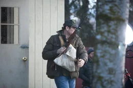 Robert Hansen (John Cusack) sucht seine abgelegenen, v&ouml;llig unzug&auml;nglichen, einsamen Jagdgr&uuml;nde oft mit einem Kleinflugzeug auf.