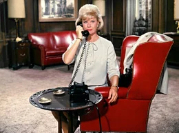 ARD BETTGEFL&Uuml;STER (pillow talk), USA 1959, Regie Michael Gordon, am Montag (03.10.11) um 00:55 Uhr im Ersten. Jan Morrow (Doris Day) ist von den Gespr&auml;chen mit dem Schlagerkomponisten Brad Allen genervt.