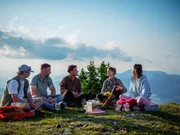 Moderatorin Michelle Pippan mit Single Annalisa und den Kandidaten Christoph, Lukas und Philipp beim großen Finale. Moderatorin Michelle Pippan mit Single Annalisa und den Kandidaten Christoph, Lukas und Philipp beim großen Finale.