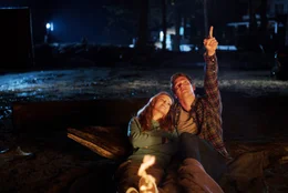 Katie Price (Bella Thorne) und Charlie Reed (Patrick Schwarzenegger)