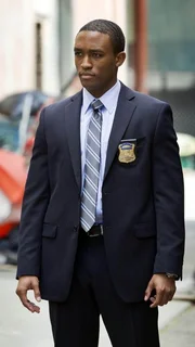 Hat ein skrupelloser Galerist zwei obdachlose Kriegsveteranen umgebracht, um deren Streetart ausstellen und verkaufen zu können? Det. Barry Frost (Lee Thompson Young) steht vor einem Rätsel.