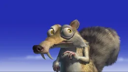 Ganz vorsichtig versucht Scrat, endlich an seine wohlverdiente Nuss zukommen, doch immer wenn er kurz davor ist, wird er regelrecht vom Pech verfolgt ...