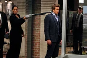 Als ein Antiquitätenhändler ermordet wird, fällt der Verdacht auf das Team des CBI. Eine interne Hetzjagd wird gestartet, denn jeder ist auf einmal verdächtig. Patrick (Simon Baker, r.) und Hightower (Aunjanue Ellis, l.) ... Als ein Antiquitätenhändler ermordet wird, fällt der Verdacht auf das Team des CBI. Eine interne Hetzjagd wird gestartet, denn jeder ist auf einmal verdächtig. Patrick (Simon Baker, r.) und Hightower (Aunjanue Ellis, l.) ...