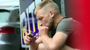 Markus (32) war im Gefängnis und kehrt nach zwei Jahren nach Frankfurt zurück. Er hat keine Erwartungen mehr - kennt nur das Verlangen nach Crack. Es dauert nicht lange, bis Markus sich entscheiden muss: Fällt er zurück in kriminelle Muster oder kann er dem Suchtdruck standhalten?