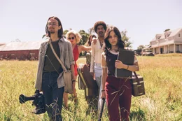 (v.l.n.r.) RJ (Owen Campbell); Bobby-Lynne (Brittany Snow);Maxine /Pearl (Mia Goth); Jackson /Kid Cudi); Lorraine (Jenna Ortega)