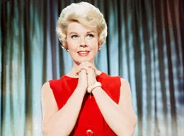 ARD BETTGEFL&Uuml;STER (pillow talk), USA 1959, Regie Michael Gordon, am Montag (03.10.11) um 00:55 Uhr im Ersten. Jan Morrow (Doris Day) hat sich in Brad Allen verliebt - ohne zu wissen, dass es sich um den l&auml;stigen Gespr&auml;chsteilnehmer handelt, der sich immer wieder in ihre Telefongespr&auml;che einklingt.
