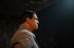 Die Zeit steht still. Hermann G&ouml;ring (Francis Fulton-Smith) blickt Ernst Michel direkt in die Augen und reicht ihm selbstbewusst die Hand.