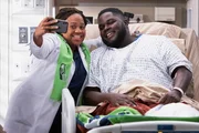 Grey's Anatomy
Staffel 19
Folge 8
Chandra Wilson als Dr. Miranda Bailey, Catfish Jean als Footballer
SRF/ABC Studios