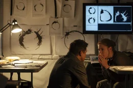 L-R: Ian Donnelly (Jeremy Renner) und Dr. Louise Banks (Amy Adams)