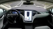 Armatur inklusive hochmodernem Bordcomputer eines Teslas. Armatur inklusive hochmodernem Bordcomputer eines Teslas.
