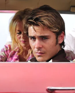 Ungl&uuml;cklicherweise hat die &auml;u&szlig;erst attraktive Charlotte (Nicole Kidman, l.) eine Vorliebe f&uuml;r schwere Jungs, die im Knast einsitzen. Dennoch kann sich Jack (Zac Efron, r.) ihrem aufreizenden Auftreten nicht lange entziehen - mit t&ouml;dlichen Folgen ...