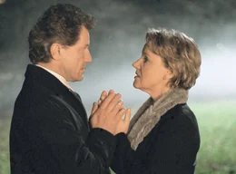 Endlich finden Felix (Miroslav Nemec) und Astrid (Mariele Millowitsch) zueinander.