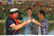 Henner (Stephan Sz&aacute;sz), Simon (Gabriel Merz) und Finke (Golo Euler) haben nicht nur Spa&szlig; miteinander, sie werden auf dem Hausboot auch zu echten Freunden.