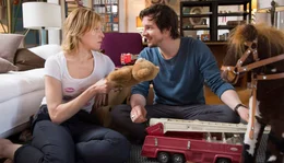 Philipp (Felix Klare) offenbart Anna (Franzsika Weisz) seinen Kinderwunsch.