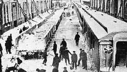 Nach der Katastrophe ist die Hilfsbereitschaft gro&szlig;. Doch ein Schneesturm behindert die Rettungsarbeiten.