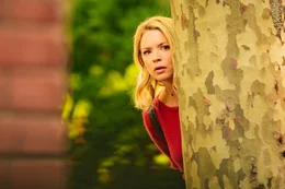 Suze (Virginie Efira) ist auf der Suche nach ihrem unbekannten Sohn, den sie als 15-j&auml;hrige zur Adoption geben musste.