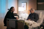 Dr. Ina Schulte (Isabell Gerschke) und Dr. Philipp Brentano (Thomas Koch) haben gerade erfahren, dass Sarah Marquardt und Philipps Frau Arzu mit einer Hochschwangeren im Fahrstuhl stecken geblieben sind.