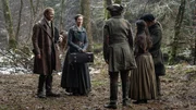 Outlander Staffel 6 Folge 1 Neue Siedler auf Fraser&rsquo;s Ridge: Sam Heughan als Jamie Fraser, Caitriona Balfe als Claire Randall, Alexander Vlahos als Allan Christie, Jessica Reynolds als Malva Christie und Mark Lewis Jones als Tom Christie