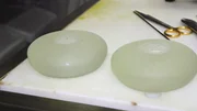 Mit Hilfe dieser Brustimplantate konnte das Opfer aus dem Niddapark identifiziert werden. Mit Hilfe dieser Brustimplantate konnte das Opfer aus dem Niddapark identifiziert werden.