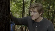 Tief im nirgendwo im Kasachstan sind MacGyvers (Lucas Till) technische Fähigkeiten und Cleverness gefragt, um sich und sein Team zurück in die Zivilisation zu bringen.... Doch wo ist Kriegsverbrecher Victor abgeblieben? Tief im nirgendwo im Kasachstan sind MacGyvers (Lucas Till) technische Fähigkeiten und Cleverness gefragt, um sich und sein Team zurück in die Zivilisation zu bringen.... Doch wo ist Kriegsverbrecher Victor abgeblieben?