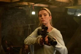 Crystal (Betty Gilpin)    +++ Die Verwendung des sendungsbezogenen Materials ist nur mit dem Hinweis und Verlinkung auf RTL+ gestattet. +++; Crystal (Betty Gilpin)    +++ Die Verwendung des sendungsbezogenen Materials ist nur mit dem Hinweis und Verlinkung auf RTL+ gestattet. +++