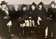 Bei der Fahndung nach dem S-Bahn-Mörder setzt die Berliner Kripo als Frauen verkleidete männliche Lockvögel ein. Damals duften weibliche Kriminalangestellte keine Waffe tragen (1941).